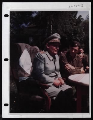 Thumbnail for ␀ > Goering Interview With Allied Press - May 1945. Newspapermen, Radio Commentators, Photographers, And Writers Interviewed Goering Shortly After His Capture. Major Paul Kubla, From Elizabethtown, Kentucky, Was The Interpreter.