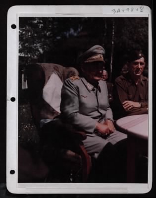 Thumbnail for ␀ > Goering Interview With Allied Press - May 1945. Newspapermen, Radio Commentators, Photographers, And Writers Interviewed Goering On German Military Matters In May 1945, Shortly After His Capture. Major Paul Kubla, From Elizabethtown, Kentucky, Was The Int