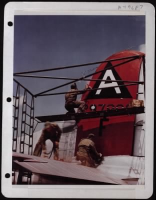 Thumbnail for General > Boeing B-17 Gets New Identification Markings. England.