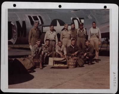 Bomber > Crew Of One Of Russian Shuttle Mission Planes - This Crew And Friends Also On Mission Look Over Gifts Brought Back With Them From Russia.  Rear Row: Brig, Gen. August W. Kissner, Mt. Vernon, Va., And Washington D.C., Chief Of Staff Of 3Rd Bombardment Div.