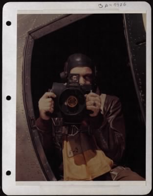 General > Ssgt Brush Poses With K-20 Camera At Waist Window Of B-17. 8Th Air Force.