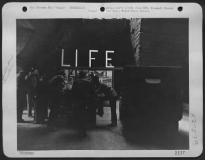 Consolidated > 'Life' At This Bomb Group Is Recorded On A Huge Bulletin Board Down In The Caverns.  Gi'S Bat The Breeze Here As They Wait For Classes In The 'Fortress Institute' To Begin.  The Institute Conducts 15 Different Courses, Including Art, Bookkeeping And Miner