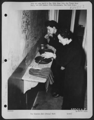 Consolidated > Because They Stayed In The Sack Too Long, Pfc. Dixie E. Emmons Of Alameda, Calif., And T/4 Debora A. Laspina Of New York, Ny, Had To Use The Auxiliary Wash Stands; Their Helmets Serve As Basins.  There Are Running Water Bathrooms In The Wac Billets, But T