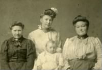 Thumbnail for Ellen Seal and Carrie Eddy-Hoyd family