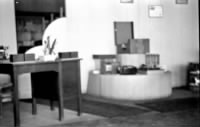 Radio Lab Warren & Amelia Taylor Business Warwick RI 1946-04d-Phonograph Display