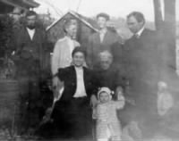 Thumbnail for Pierce and Perry family 1910.jpg