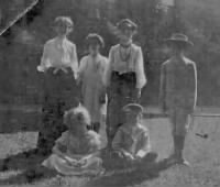 1910 ish Hale kids.jpg