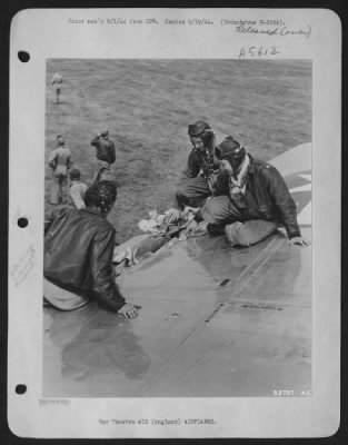 Thumbnail for Battle Damage > ENGLAND-Examining trailing edge of left wing after a 20 mm. cannon shell that hit the flying ofrtress "Peacemaker", damaged the spars when it exploded. Left to right: S/Sgt. Charles M. Borchert, waist gunner; Mapleton, Minn; 1st Lt. Walter R.