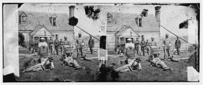 2071 - Yorktown, Virginia (vicinity). Group of contrabands at Allen's farm house near Williamsburg Road