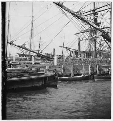 2823 - Charleston, South Carolina. View of the wharves near the Battery