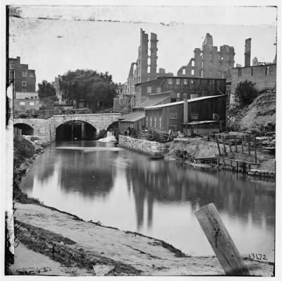 2910 - Richmond, Va. View on James River and Kanawha Canal near the Haxall Flour Mills; ruins of the Gallego Mills beyond