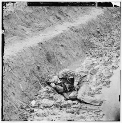 2934 - Petersburg, Virginia. Dead Confederate soldier in trenches of Fort Mahone