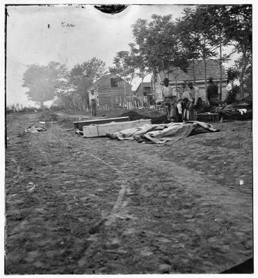 4162 - Fredericksburg, Virginia. Burial of Federal dead