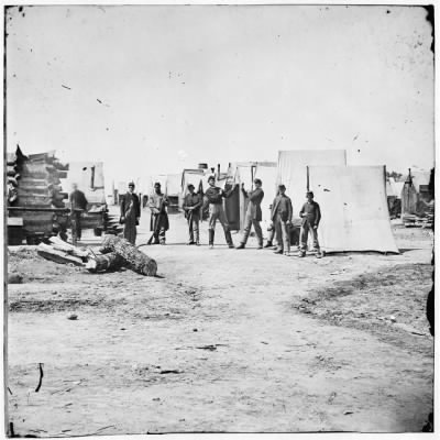 4400 - [Petersburg, Virginia.] Federal camp. Soldiers boxing