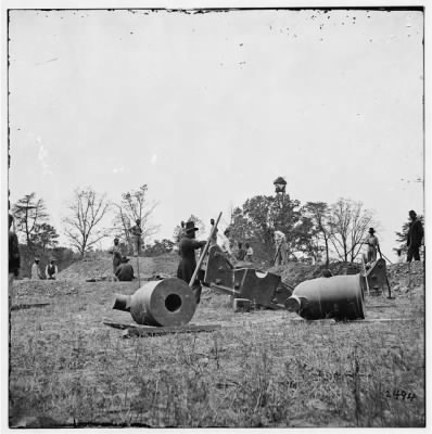 4700 - James River, Va. Work party and mortars at 'Butler's Crow's Nest'