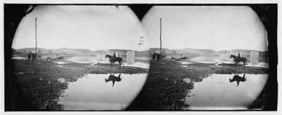 5678 - Berlin (now Brunswick), Md. Pontoon bridge and ruins of the stone bridge across the Potomac (destroyed in 1861)