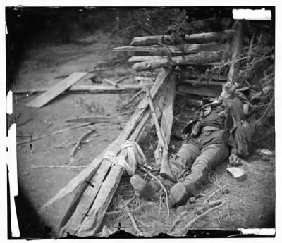 6074 - Spotsylvania Court House, Va., vicinity. Body of a Confederate soldier near Mrs. Alsop's house