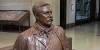 theodore-roosevelt-memorial-hall_sculpture_dl_dynamic_lead_slide.jpg