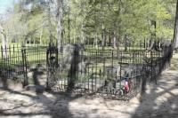 Daniels’ Grave Sites in the Old Churchyard, Halifax, North Carolina.jpg