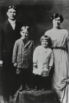 Thumbnail for Ronald_Reagan_with_family_1916-17.jpg