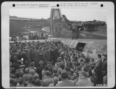 Thumbnail for Miscellaneous > Maj. Gen. Robert B. Williams, Albany, Tex, Division Commander, Saying Goodbye.