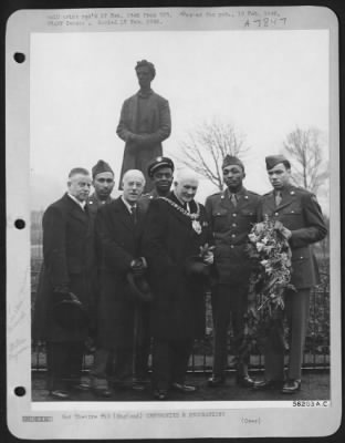 Thumbnail for Miscellaneous > American Negro soldiers of the Air Service Command's Combat Support Wing join with the City of Manchester to commemorate the birth, 136 years ago today (12 Feb. 1945), of President Abraham Lincoln, "the great emancipator." In the group pictured are