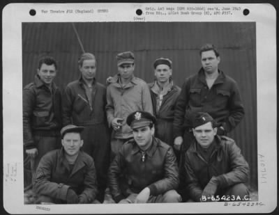 General > Lt. E. Curry And Crew Of The 401St Bomb Group Beside A Boeing B-17 "Flying Fortress" At An 8Th Air Force Base In England, 16 May 1944.