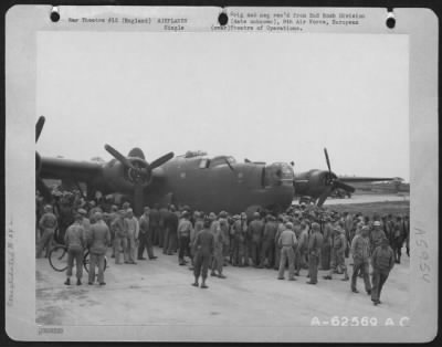 Thumbnail for Consolidated > Crowds Of Air Force Men Gather Around A Consoldiated B-24 'Liberator' After Its Initial Landing At Horsham, England On 3 September 1943.