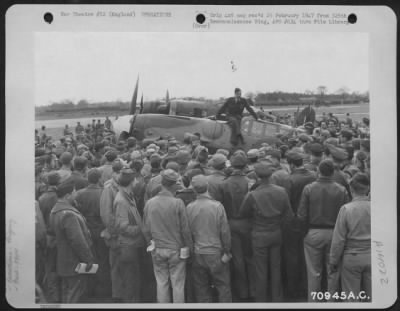 General > 'Flying Circus' Briefing Of Members Of The 390Th Bomb Group In England.  28 April 1944.