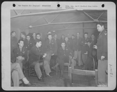 General > Colonel Curtis E. Lemay Conducts An Informal Briefing With Combat Crew Members Of The 8Th Bomber Command At An Air Base Somewhere In England.