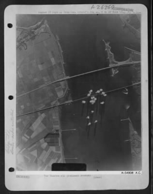 Consolidated > Direct hit and near hits on the Moerdijh R/Y Bridge, Holland, 25 Aug 44.
