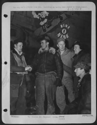 Thumbnail for Ground > Usually combat fliers are congratulated, here it is turn-about as M/Sgt Rollin L. Davis, crew chief of Boeing B-17 Flying ofrtress, "Nine-O-Nine," is the center of attention after a combat mission. Sgt. Davis, who holds the bronze star medal in