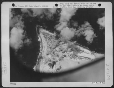 Consolidated > Bombing Of Wake Island On 30 April 1944, By Consolidated B-24 "Liberators" Of The 11Th And 30Th Bomb Groups, 7Th Bomber Command.