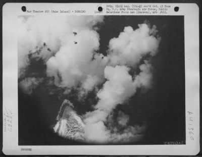 Consolidated > Bombing Of Wake Island On 30 April 1944, By Consolidated B-24 "Liberators" Of The 11Th And 30Th Bomb Groups, 7Th Bomber Command.