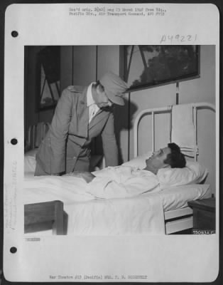 Groups > Mrs. F. D. Roosevelt Visits Electrician 2/C Willard G. Langley From Cordile, Ga. At A Hospital Somewhere In The Pacific Area During Her Tour Of 1943.
