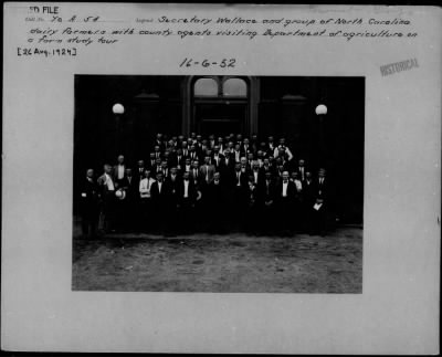 Thumbnail for 1924 > Secretary Wallace and group of North Carolina dairy farmers with county agents