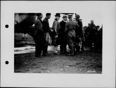 1924 > President Coolidge greets Army Round-the-World Flyers at Bolling Field, D. C.