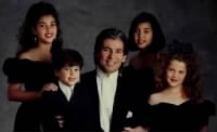 Thumbnail for robert-kardashian-and-kids-e1326289338964.jpg