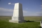 Little_Bighorn_memorial_obelisk.jpg