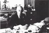 Thumbnail for xFeibusch at desk.jpg