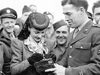 Thumbnail for Solomon F Carnes and Vivien Leigh WWII.jpg