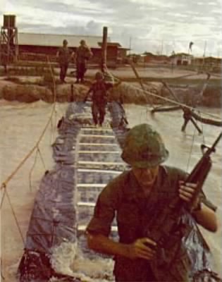 Thumbnail for 1966-1972 Vietnam Photos Uncaptioned > ␀